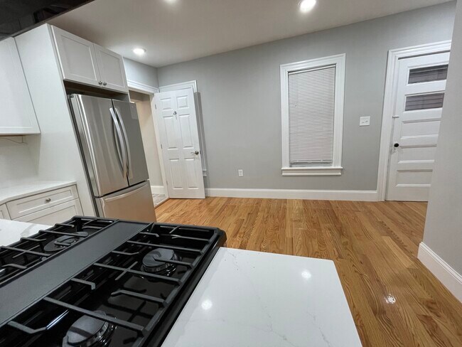5 Mossland St unit 2, Somerville, MA 02144 - photo 6