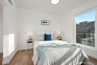 743 N 35th St, Seattle, WA 98103