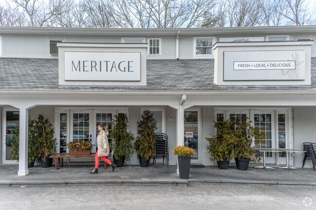 Meritage serves American and Italian dinners with handcrafted specialty cocktails in Quaker Ridge.