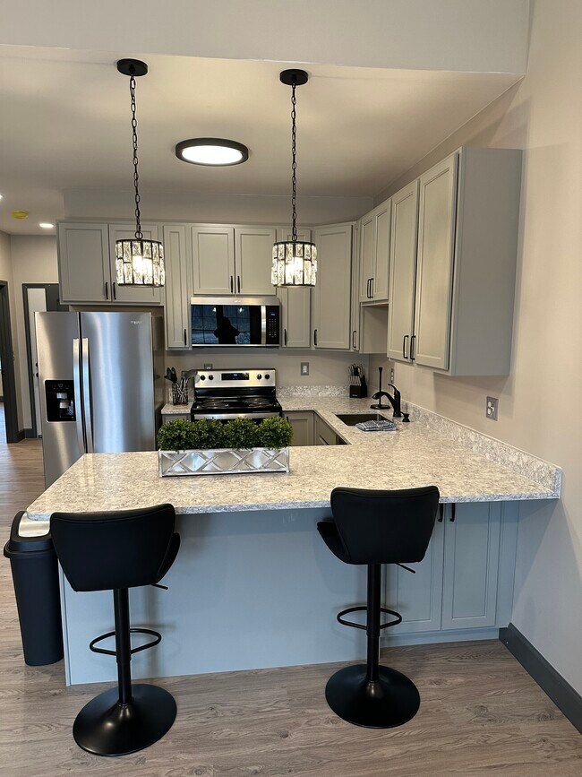 Side by side fridge with icemaker & water filter. Dishwasher builtin microwave and all appliances ar