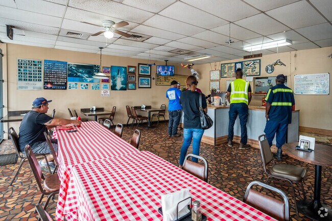 Shuttle Burgers is a local hotspot open for both lunch and dinner in Greater Hobby Area.