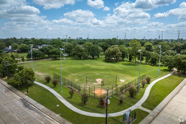 Jaycee Park in Houston has a splash pad, playground, basketball courts, and tennis courts.
