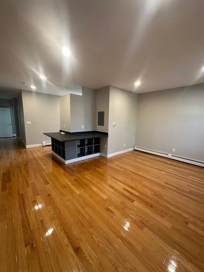 604 Chapel St Unit 6, New Haven, CT 06511