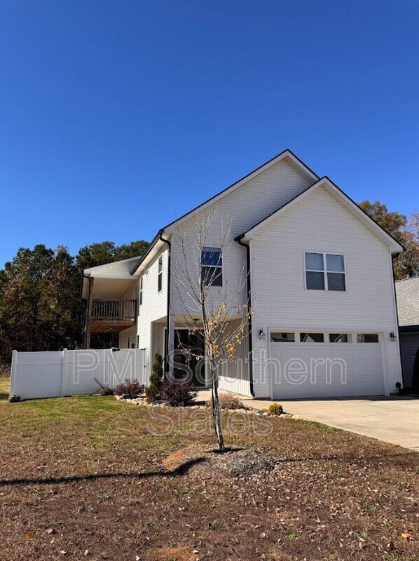401 Albus Dr, Travelers Rest, SC 29690 - photo 2