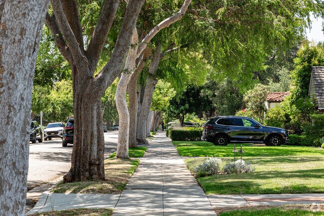 San Rafael Hills east of Avenue 64 in Pasadena, CA is known for flatter streets and sidewalks.