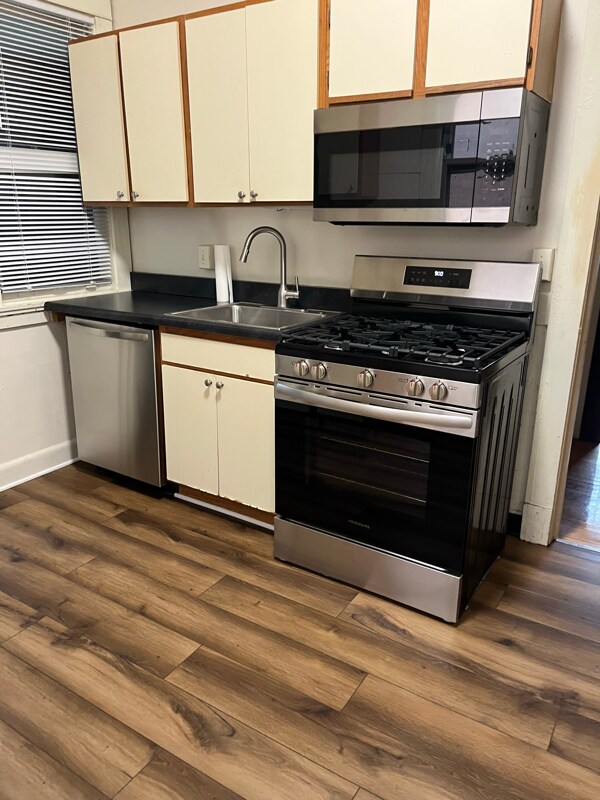 149 E Gilman St unit 2, Madison, WI 53703 - photo 5