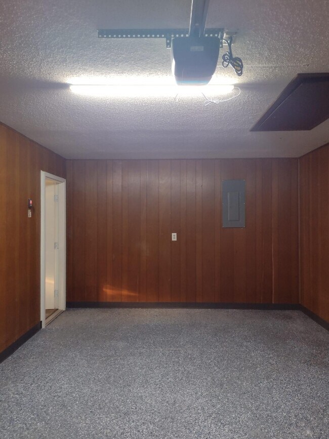 2046 Brookhaven Dr Unit 2048 Left side, Lima, OH 45805