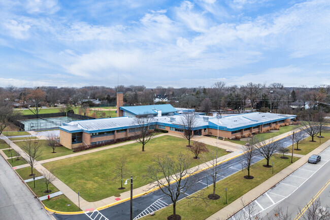 West School is a public elementary school with 279 students enrolled.