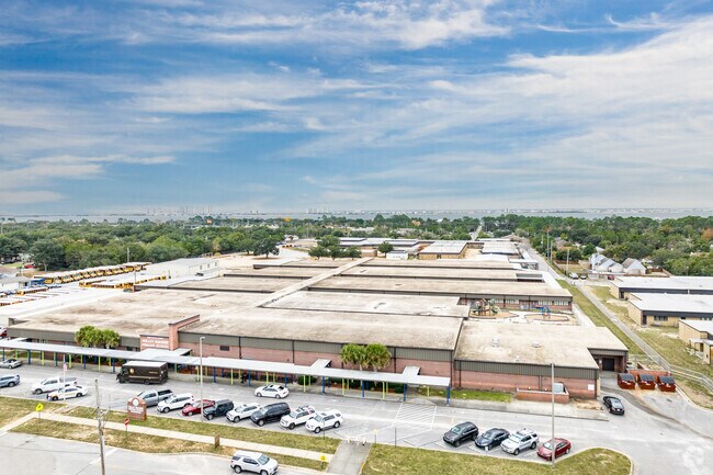 Holley-Navarre Primary School serves approximately 700 students.
