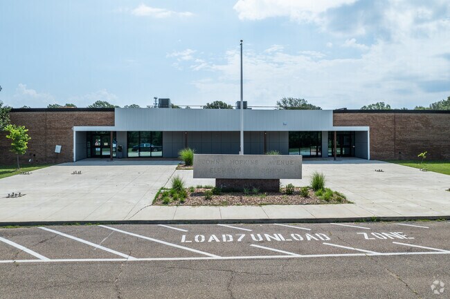 27% of John Hopkins Elementary School students are proficient in math.