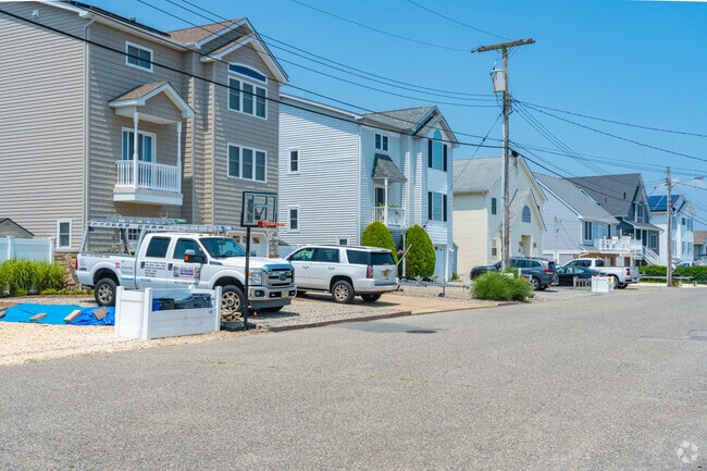 You can expect a good amount of space and ample areas to park in Waretown.