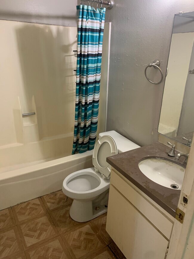 6151 Reseda Blvd unit 5, Tarzana, CA 91335 - photo 4