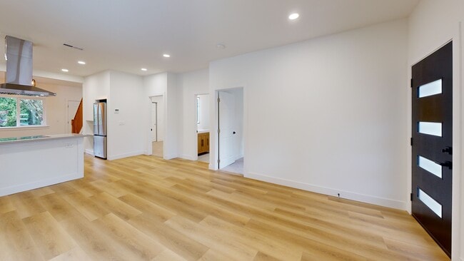 4734 NE 100th Ave, Portland, OR 97220 - photo 2