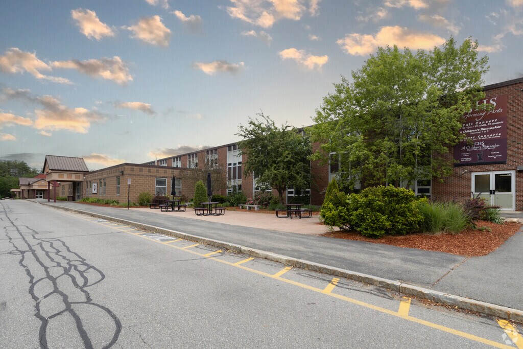 Goffstown High School, Rankings & Reviews