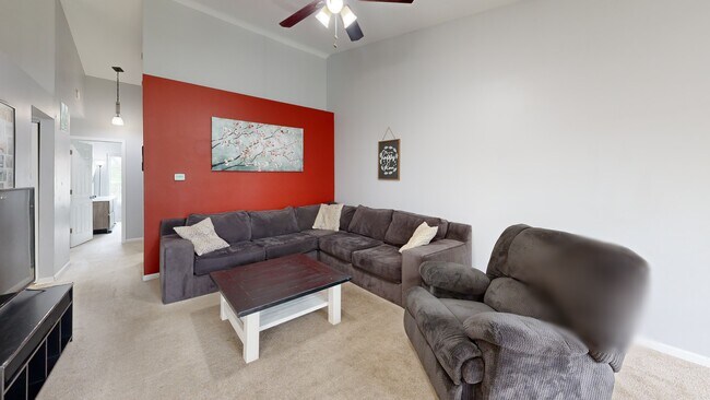 1247 Trinity Dr, Carol Stream, IL 60188 - photo 2