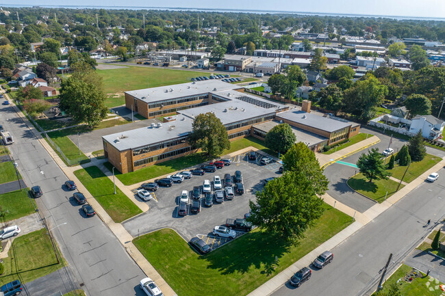 Albany Avenue Elementary School is a part of the Farmingdale Union Free School District.