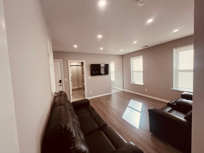 77 Manville Rd unit 3R, Woonsocket, RI 02895 - photo 5