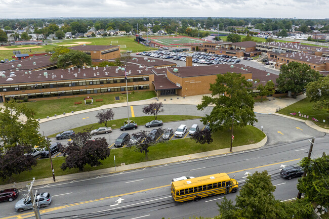 Jonas E. Salk Middle School in North Wantagh has 935 students with a ratio of 11 to 1.