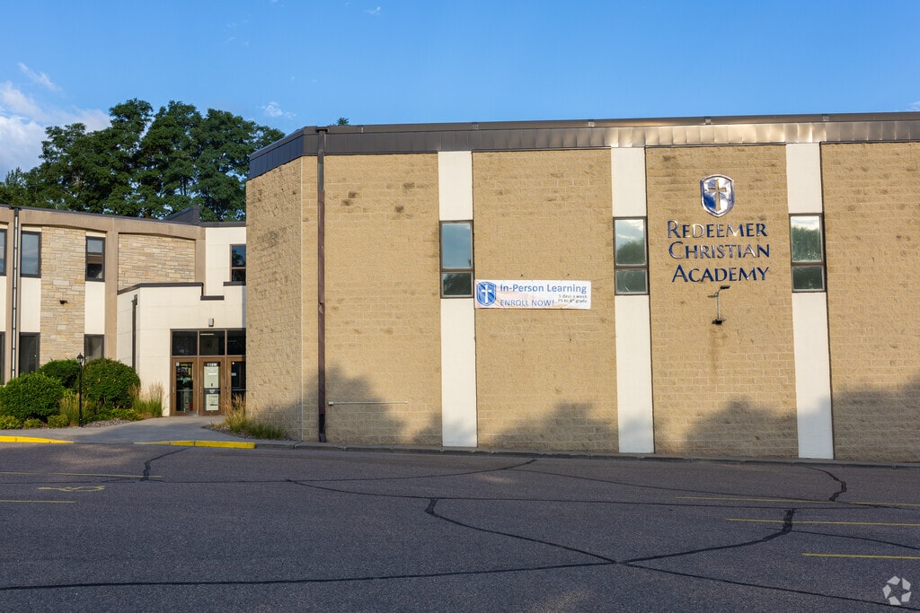 Redeemer Lutheran School located in the Wayzata neighborhood.