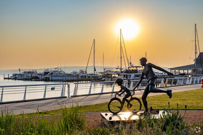 Traverse City is home to a plethora of lakeside recreation near to Crystal Downs Country Club.