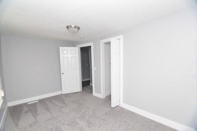 702 W 7th St, Davenport, IA 52802 - photo 6