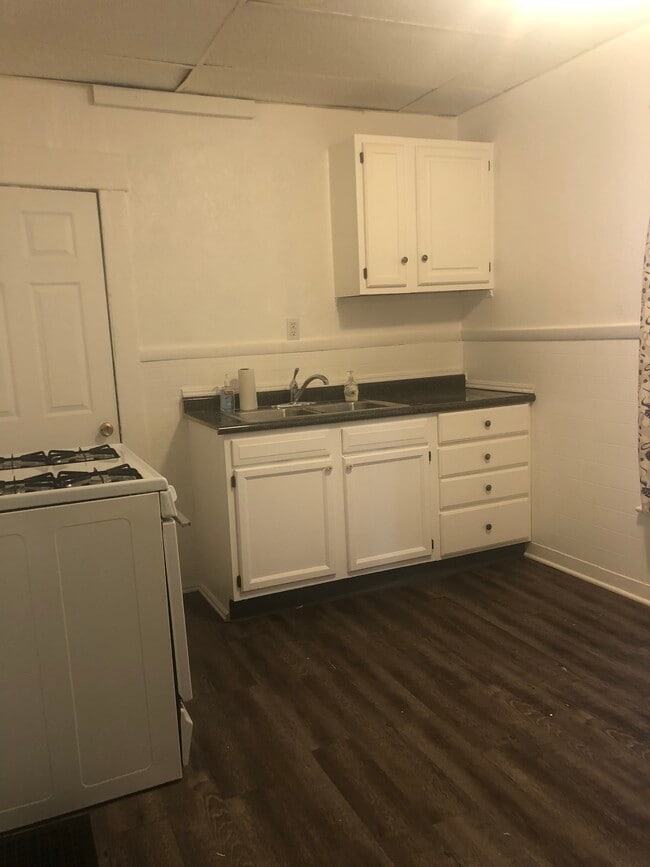 2202 Raspberry St, Erie, PA 16502 - photo 3