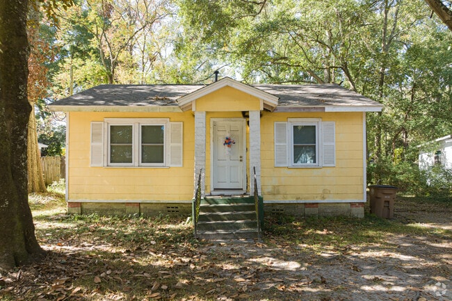 National-style homes can be found in Woodlawn.