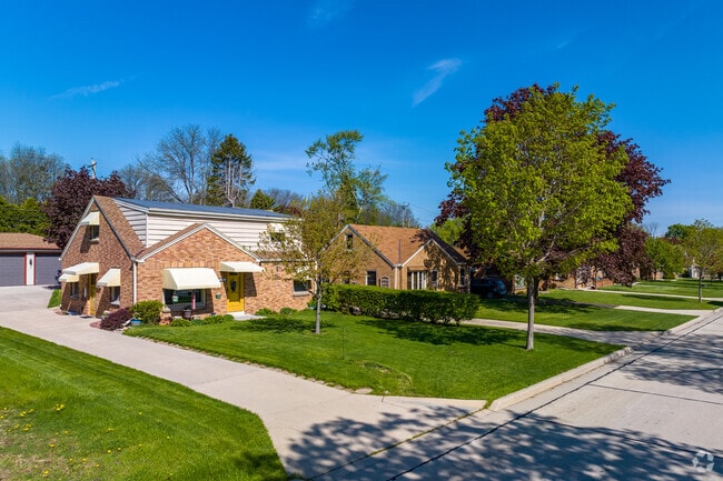 According to Niche, 70 percent of people who live in Honey Creek Manor own their homes.