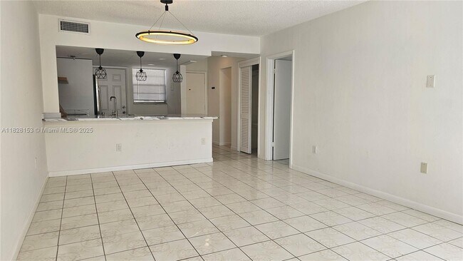 20200 NE 29th Ct unit N2, Miami, FL 33180 - photo 2