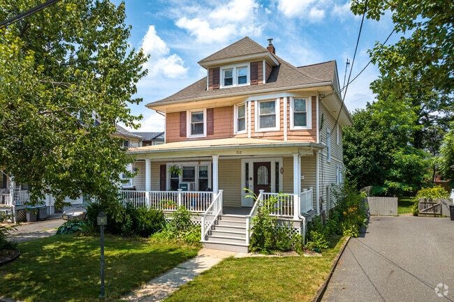 An example of a classic Victorian home in Dunellen, NJ.