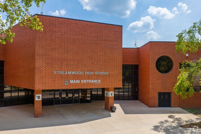 Streamwood High School teaches students from 9th - 12 grade in Streamwood, IL.