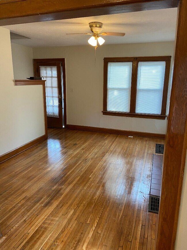 472 E Maynard Ave, Columbus, OH 43202 - photo 2