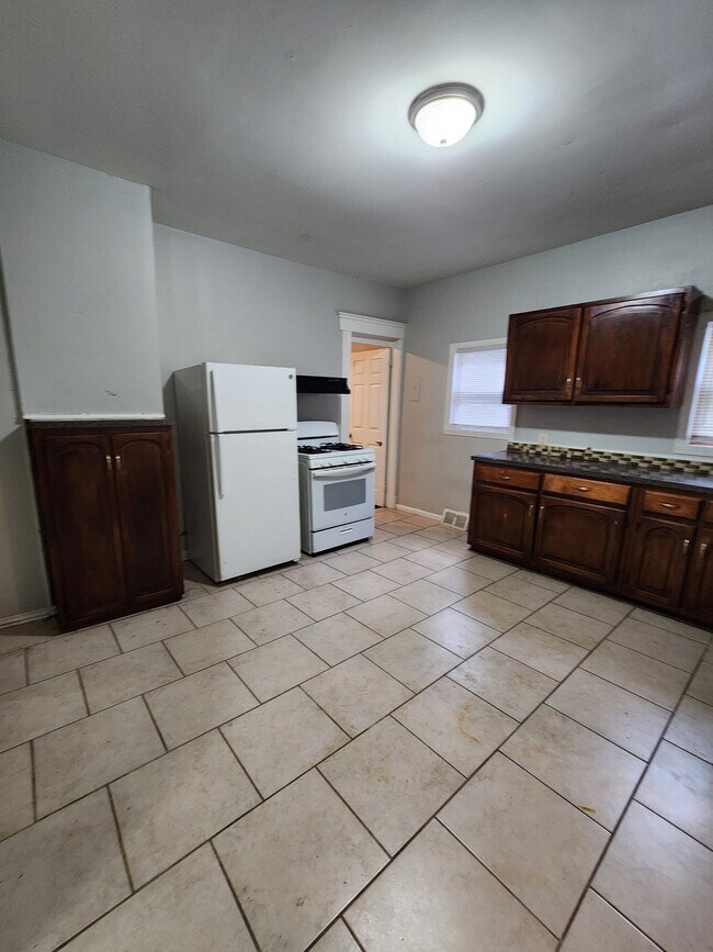 37 Pond St Unit 1, New Haven, CT 06511