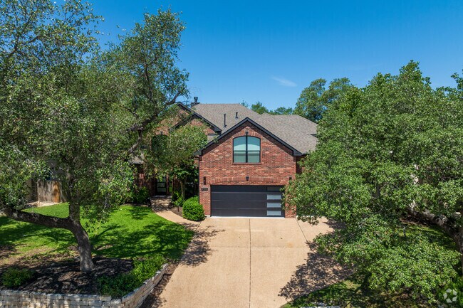 Single-family homes in Steiner Ranch offer spacious living.