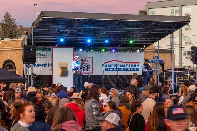 The Castle Rock Starlighting main stage hosts musical acts throughout the afternoon.