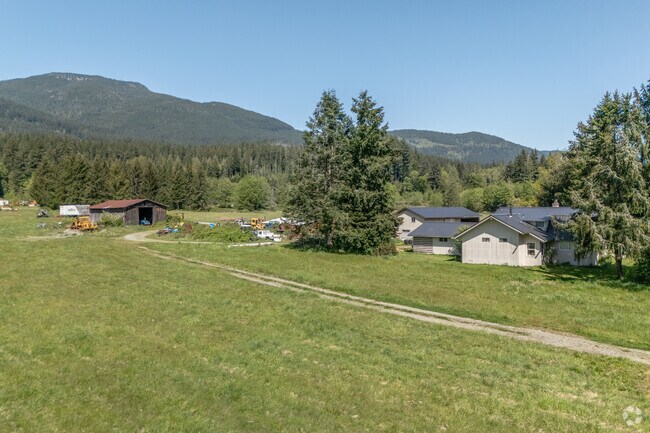 Muliacre homes are a popular choice in the neighborhood of Swede Heaven.