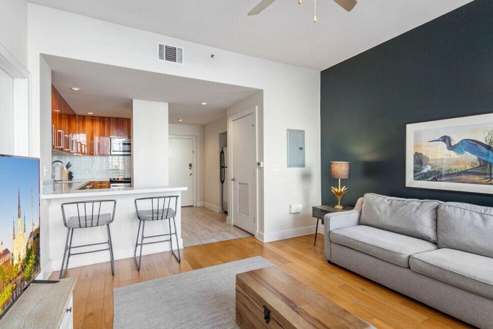 925 Common St unit ID1266957P, New Orleans, LA 70112 - photo 1