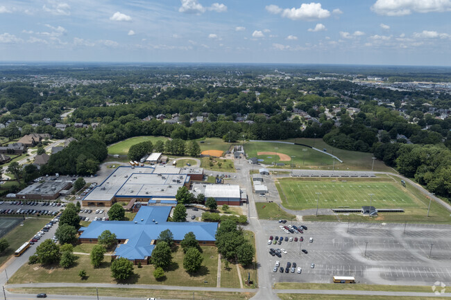 Full campus of Discovery Middle School in Madison Alabama.