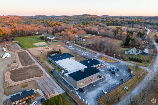 East Kingston Elementary provides a well-rounded education and promotes academic excellence.