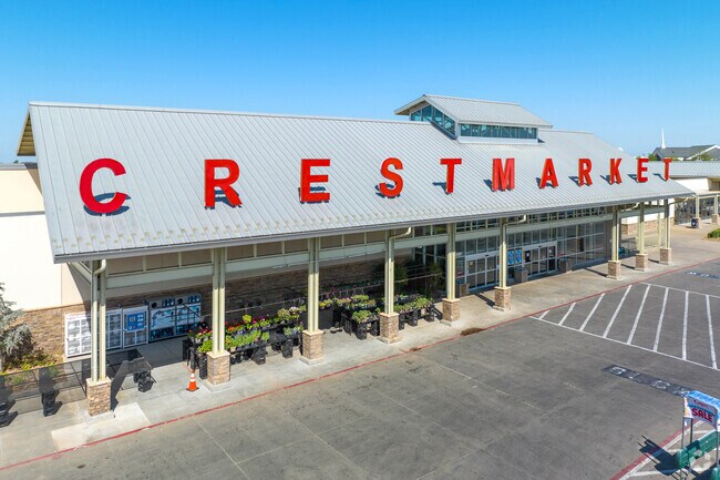Grab your Groceries at Crest Market in Lakeridge Run