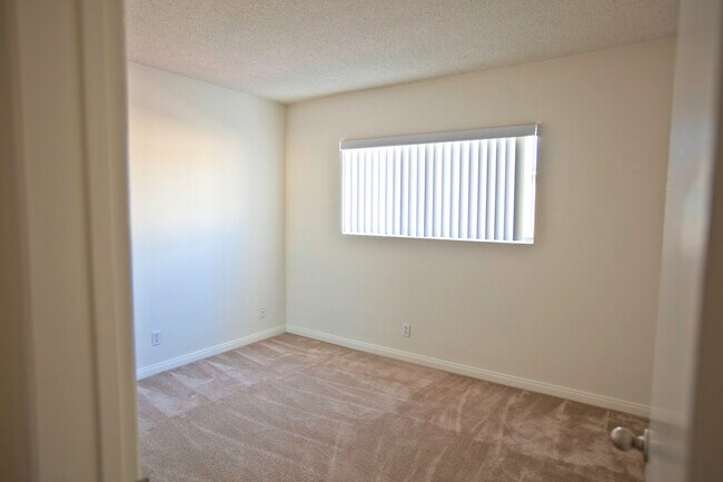 130 Woodruff Apartments, Bellflower, CA 90706 - photo 5