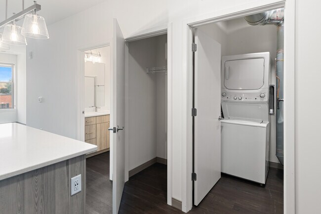 2420 E Capitol Dr unit 304, Shorewood, WI 53211 - photo 6