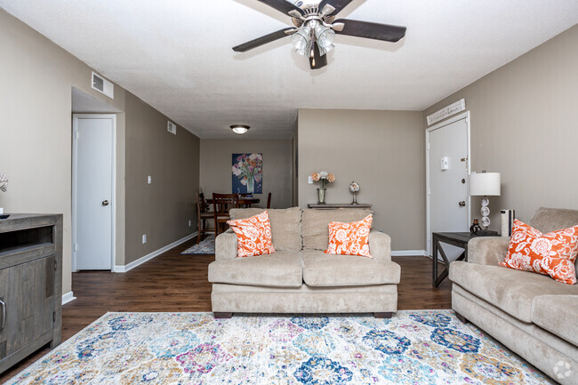 2BR, 1.5BA - 929 SF