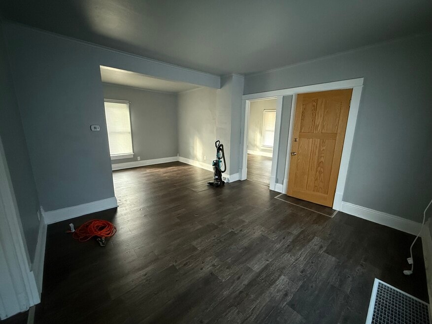 1035 Durfee Ave, Oshkosh, WI 54902 - photo 1