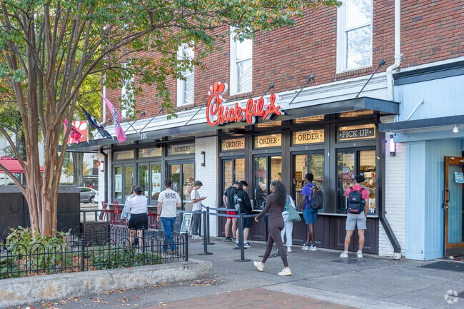 Fast food chain restaurants can also be found in and around the Baxter community.