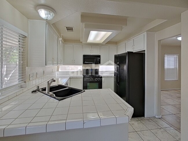 1752 Quartz Landing Ave, Las Vegas, NV 89183 - photo 3