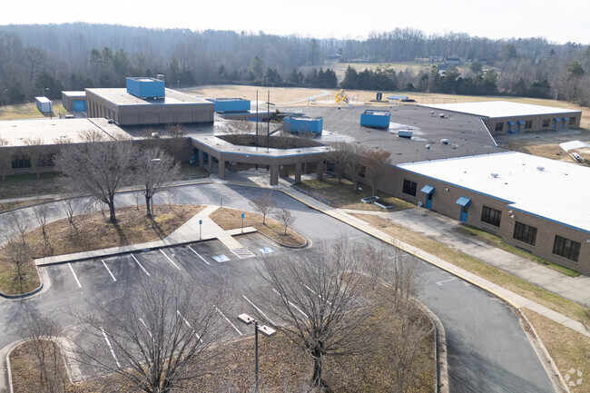 ohn R Lawrence Elementary School serves 352 students in grades Kindergarten-5.