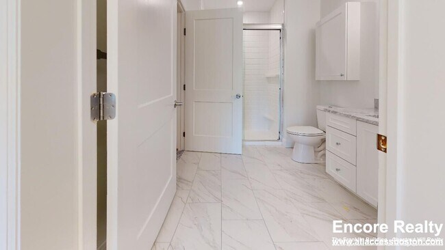 201 Sherman Rd unit 315, Brookline, MA 02467 - photo 5