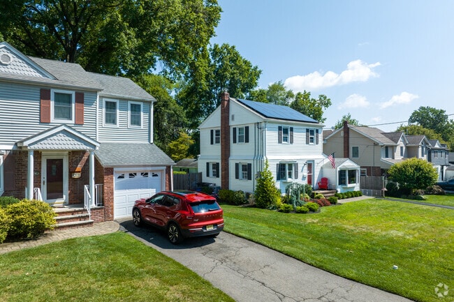 A street with colonial style homes in the Township of Washington, NJ.