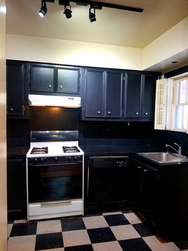 1806 Banks St unit 4, Houston, TX 77098 - photo 6